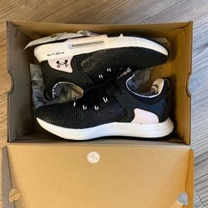 HOVR by Under Armour Size 6, only worn once!